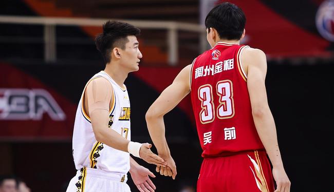 探索CBA赛季的精彩，总共打几场？