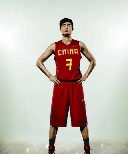国内篮球明星排行榜，群星璀璨，谁领风骚？
