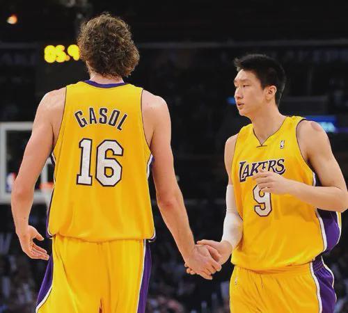 孙悦在湖人穿几号，一段短暂而闪耀的NBA之旅