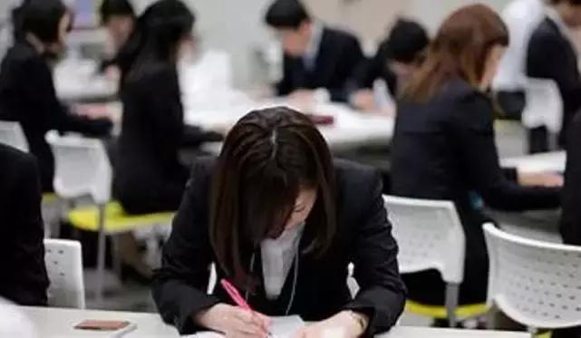 十一人制足球越位规则解析，从定义到实战应用