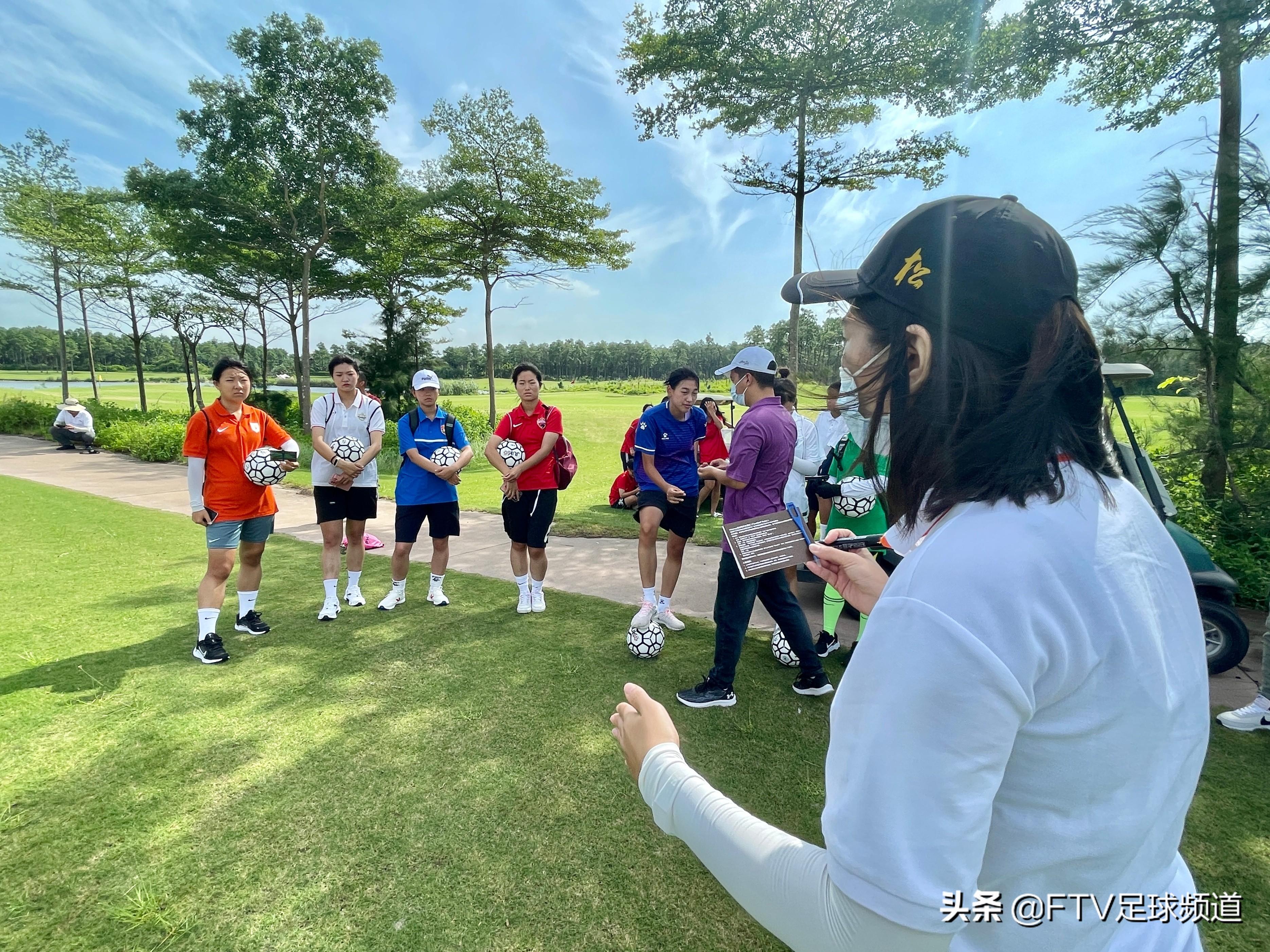 足球基本规则简介，一场11人制足球赛的全面解析