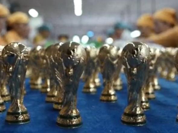 探秘大力神杯，纯金之谜与重量揭秘