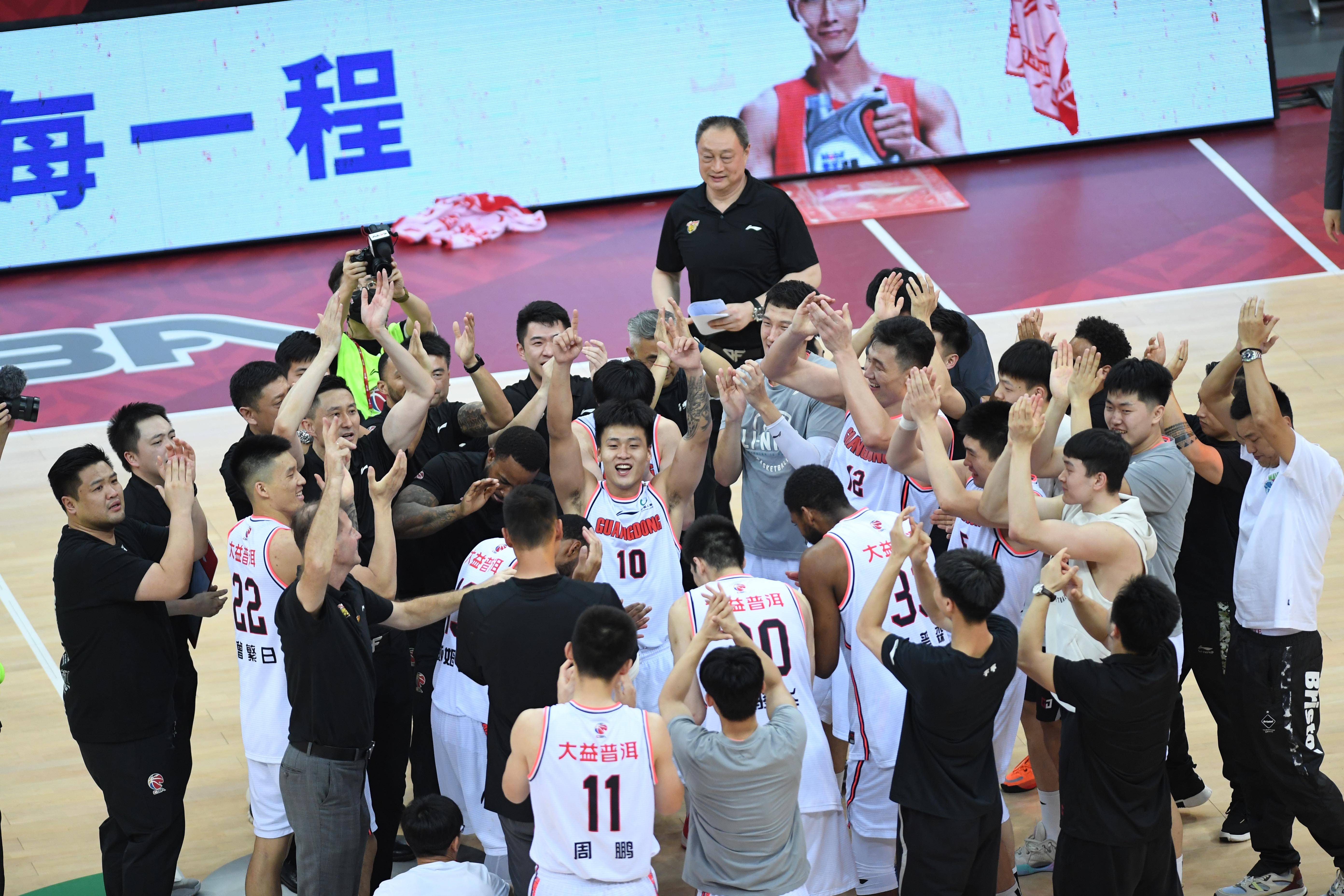 广东东莞大益男篮，张名驰的篮球之旅与团队荣耀