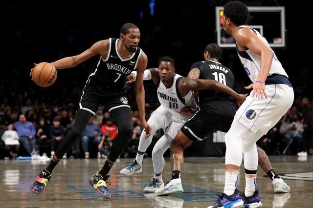 探秘西蒙斯缺席篮网赛场的背后，从个人选择到球队战术的深度剖析