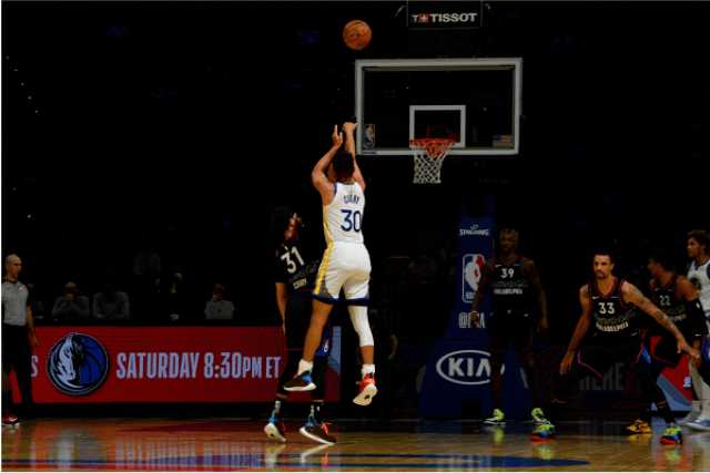 库里与魔术师，篮球场上的智慧与魔法