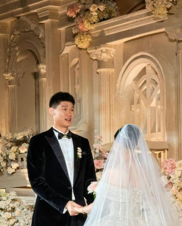胡金秋的婚姻之谜，从篮球场到人生新阶段的探索