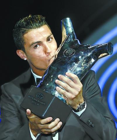 C罗的辉煌之路，他拿过的那些闪耀奖项