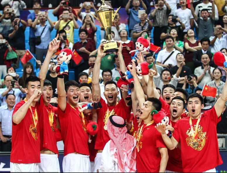 现在的中国男篮最强五人阵容分析