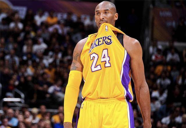 艾弗森与科比，篮球场上的双雄对决