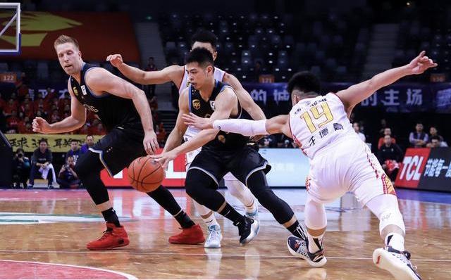 山东VS深圳，CBA赛场上的激情碰撞