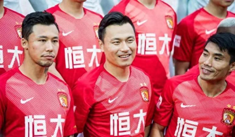 广州恒大足球，辉煌背后的掌舵人——许家印的足球帝国之路