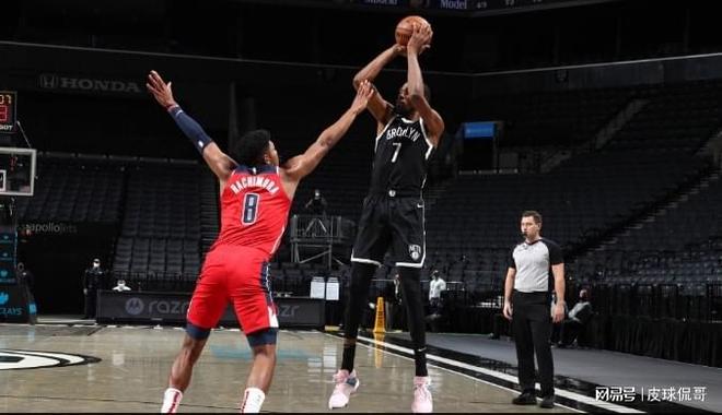 杜兰特，篮球场上的巨人，球场外的独特魅力