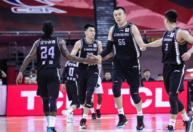 CBA焦点战，辽宁男篮对决青岛——激情与策略的激烈碰撞