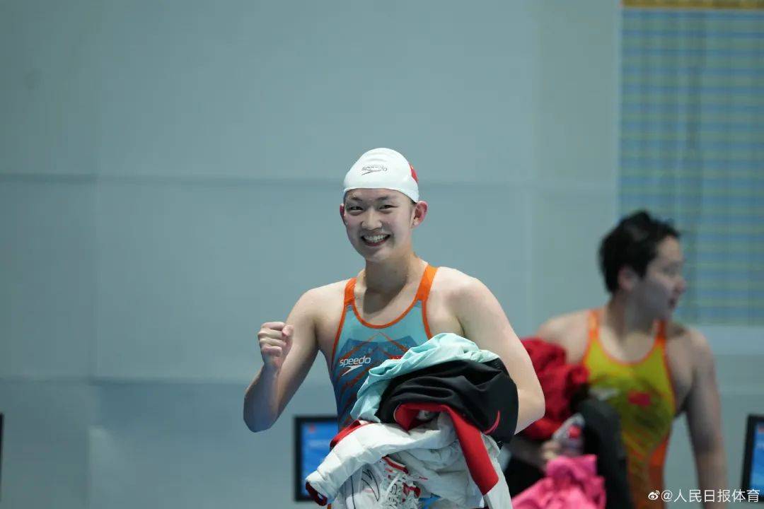 女子400米自由泳冠军，水中的坚韧与优雅