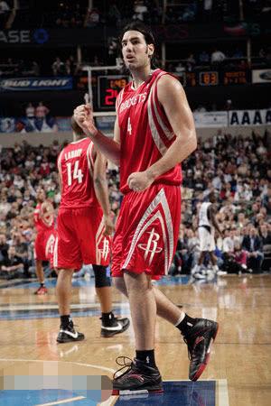 姚明在NBA的队友们，一段传奇的篮球旅程