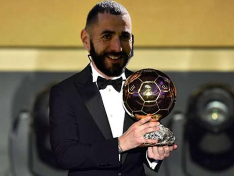 本泽马荣膺法甲年度最佳球员，辉煌成就与足球传奇的延续