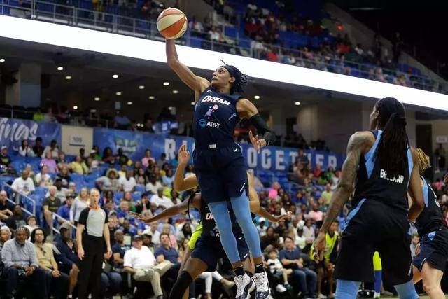 菲尼克斯水星与康涅狄格太阳，WNBA季后赛的激烈对决