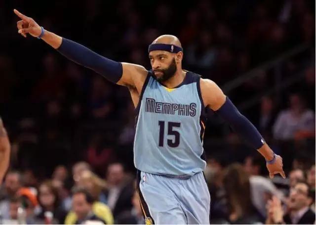 贾巴尔的弹跳奇迹，篮球场上的飞人传奇