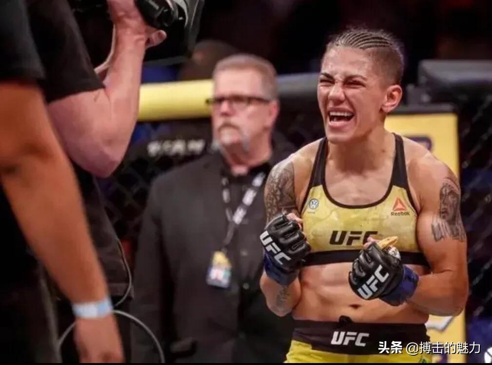 铁血之战，张伟丽对决乔安娜——UFC女子草量级冠军赛的全程剖析