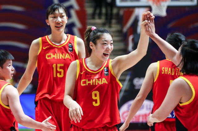探秘中国女子篮球联赛，共舞篮下的20支铿锵玫瑰