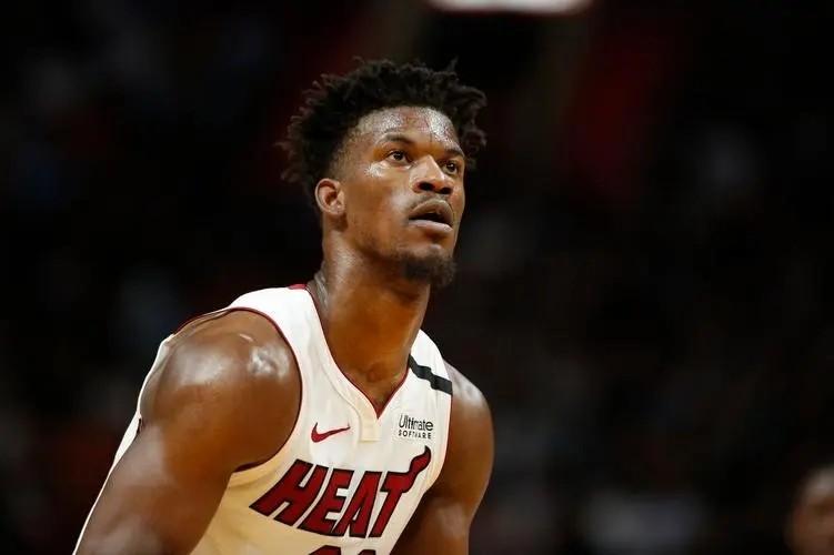 NBA史上最耀眼的小前锋，詹姆斯的传奇之旅