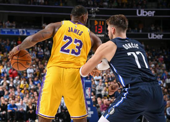 独行侠VS湖人，央视直播下的NBA巅峰对决