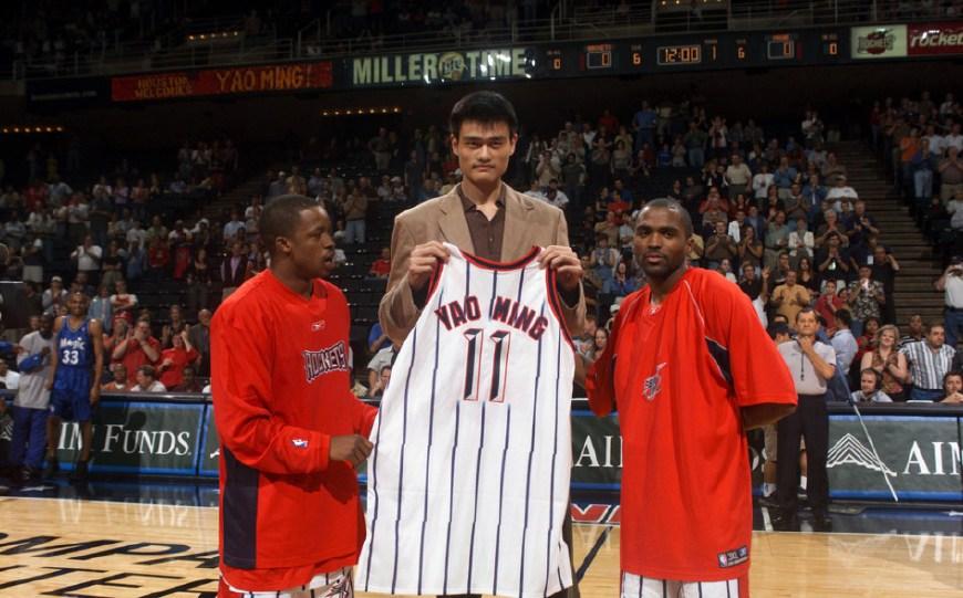 姚明球衣退役仪式，篮球传奇的永恒致敬