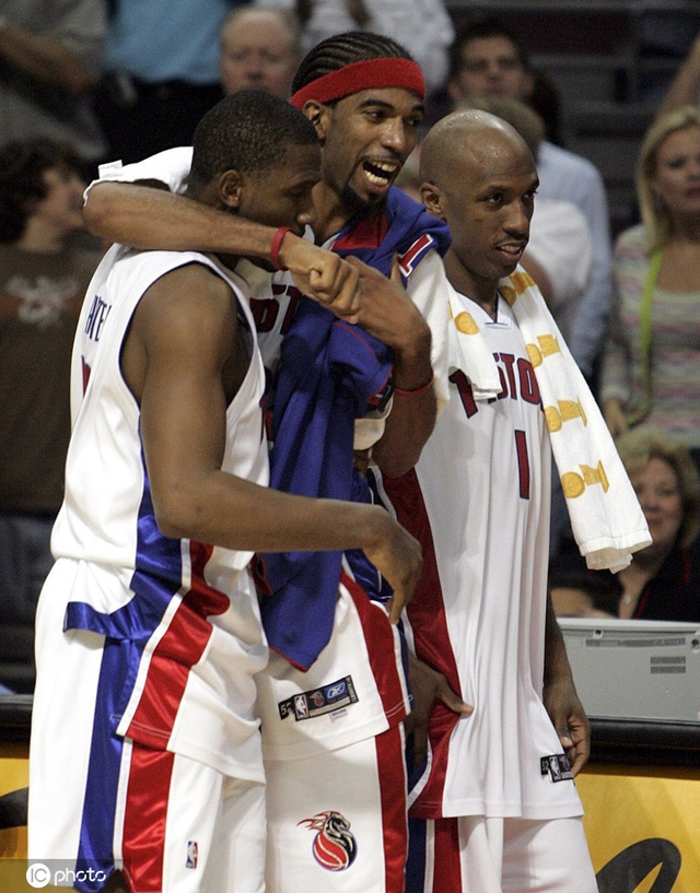 2005年NBA总决赛，马刺VS活塞的经典对决与比分回溯