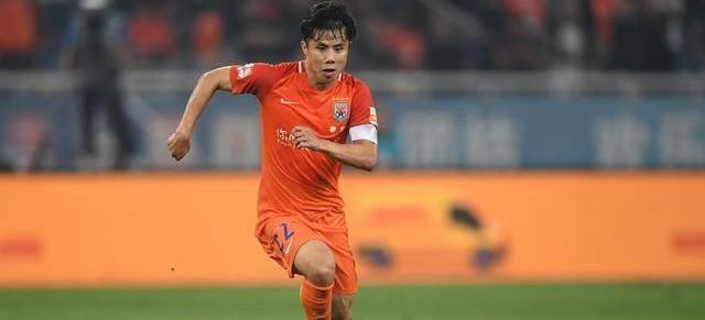 鲁能中锋，战术核心与精神图腾的双重角色