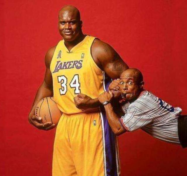 奥尼尔，篮球场上的大鲨鱼与他的体重之谜