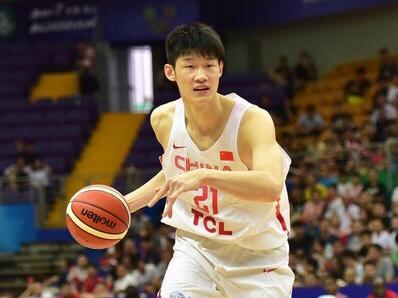 赵睿，从校园新星到CBA赛场的璀璨之星