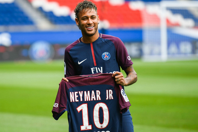 内马尔眼中的梅西，从队友到传奇的共舞