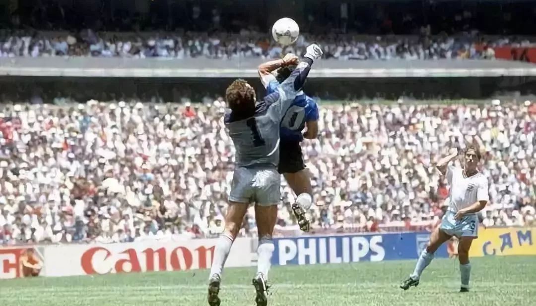 马拉多纳，球场上的上帝与全能战士