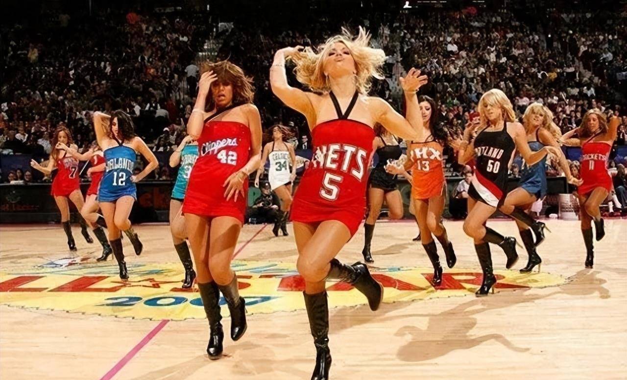 NBA拉拉队员的走光事件，误解与尊重的双重反思