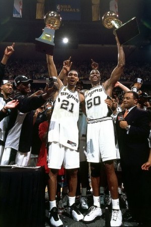 2003年NBA总冠军，圣安东尼奥马刺的荣耀时刻