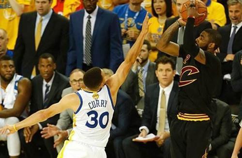 勇士王朝的辉煌，2015年NBA总冠军的荣耀时刻