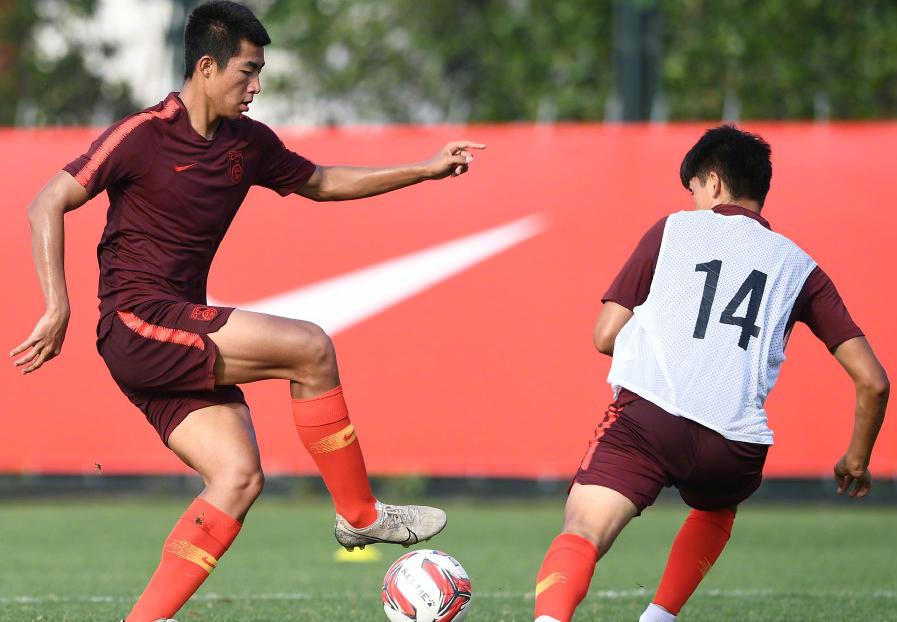 中国足球的荣耀时刻，从梦想到现实的飞跃——记中国队勇夺世界杯冠军