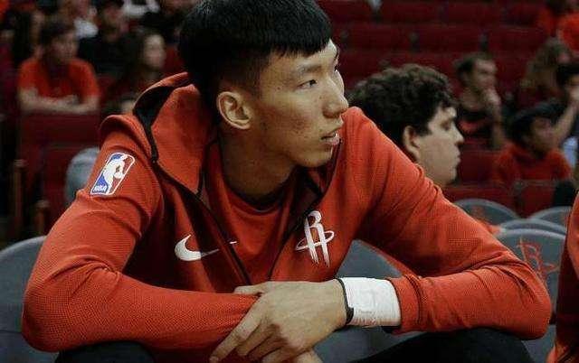 姚明，2002年，中国篮球的骄傲跃上NBA舞台