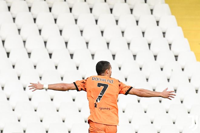 C罗，从历史最佳的自我宣言看其非凡足球生涯与时代影响