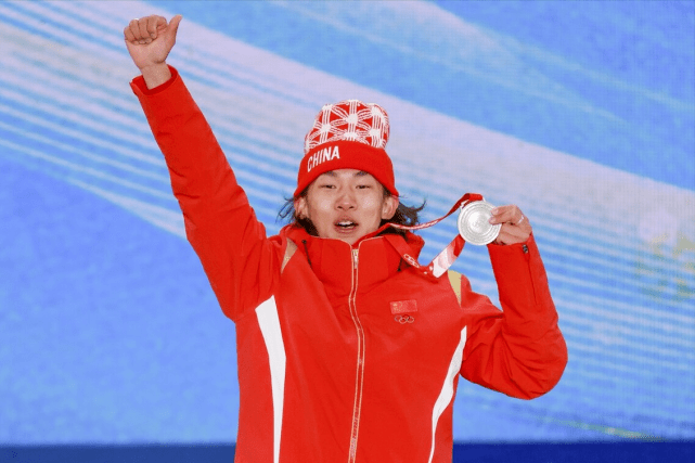 冬奥会上的巾帼风采，中国女排的冰雪征程与辉煌成绩