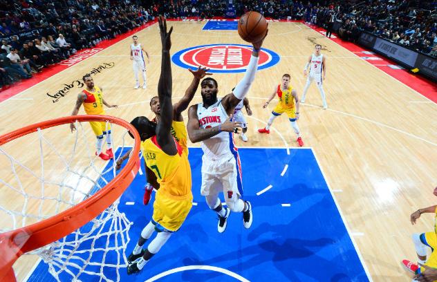 雄鹿与活塞的激烈对决，字母哥与35号的场上风波