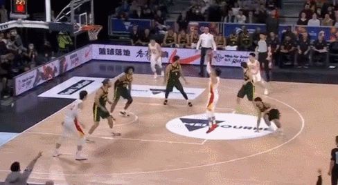 张镇麟闪耀NBA，代表太阳队征战赛场的中国新星