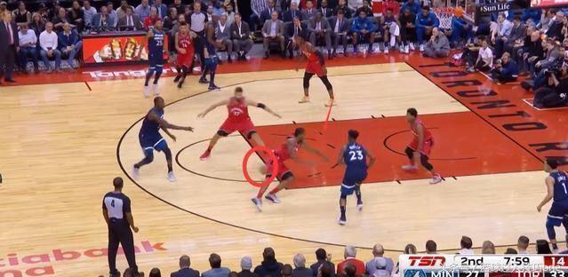 篮球赛中的犯规规则与下场机制解析