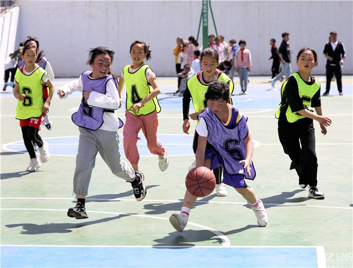 篮球场上的激情旋律，篮球拉拉队员的独特魅力