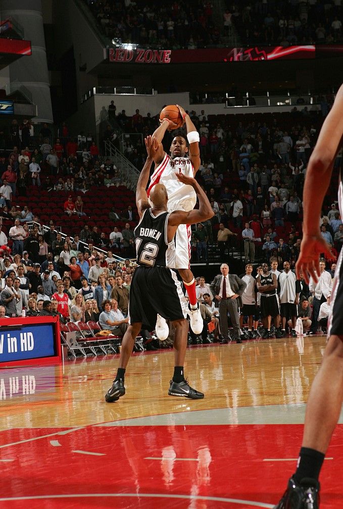 04年麦迪时刻，火箭VS马刺的传奇对决