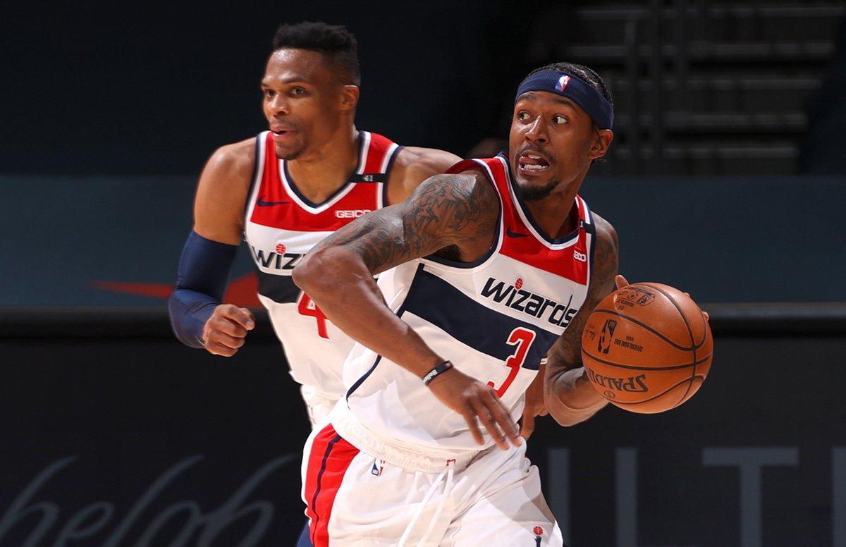 科比·布莱恩特隔扣拉里·奥卡福，2006年NBA全明星赛的经典瞬间