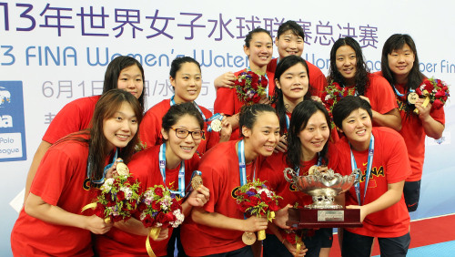 巾帼不让须眉，中国女子水球队员的坚韧与荣耀