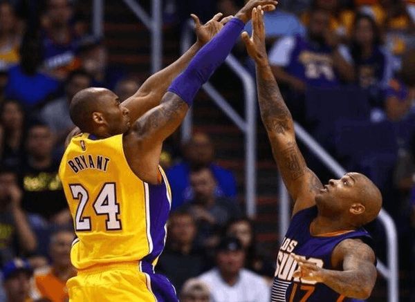 篮球赛场上的隐形壁垒，打手犯规与非法用手解析