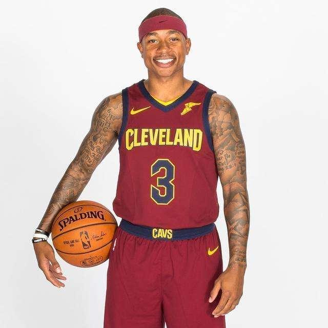 圣诞大战，骑士VS勇士，谁赢得了荣耀之夜？