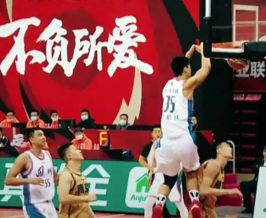 CBA扣篮大赛冠军奖金揭秘，激情与荣耀的背后